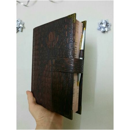 Недатированный планер "Книга монстров", А5, в книжном переплёте, 160 л, обложка из экокожи